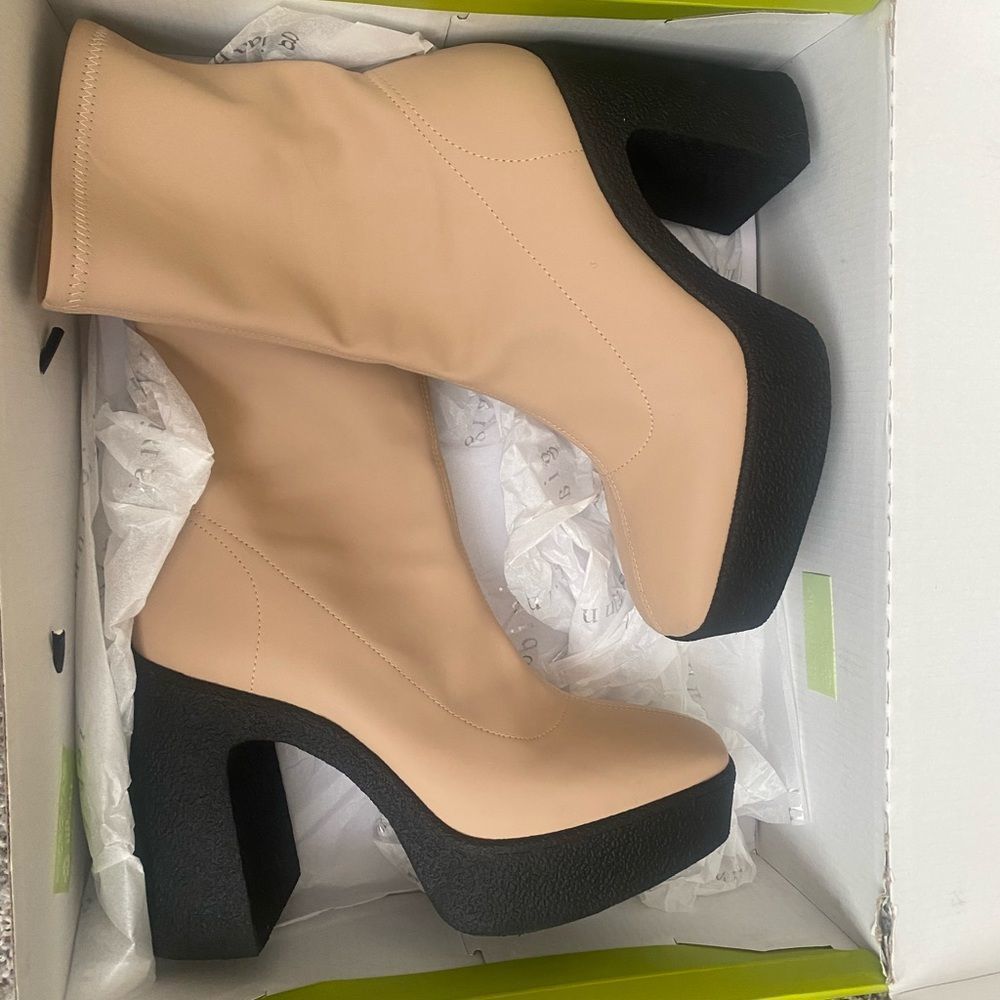 Gianni Bini tan chunky boot size 8